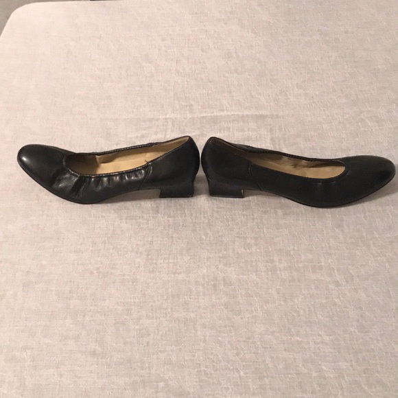 💞Naturalized black slip on loafers - Picture 3 of 7